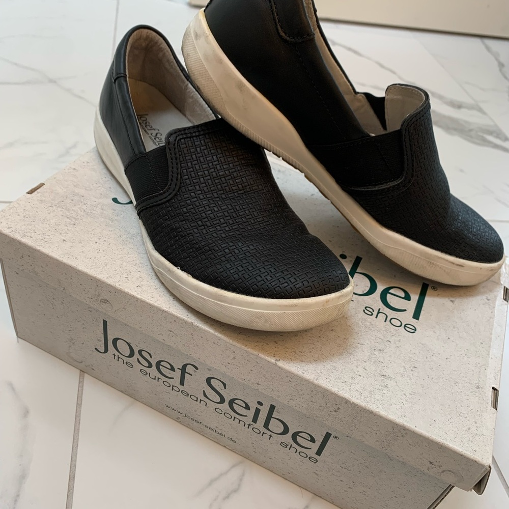 Josef Seibel Black Slip On Shoes Size 38 (7.5)